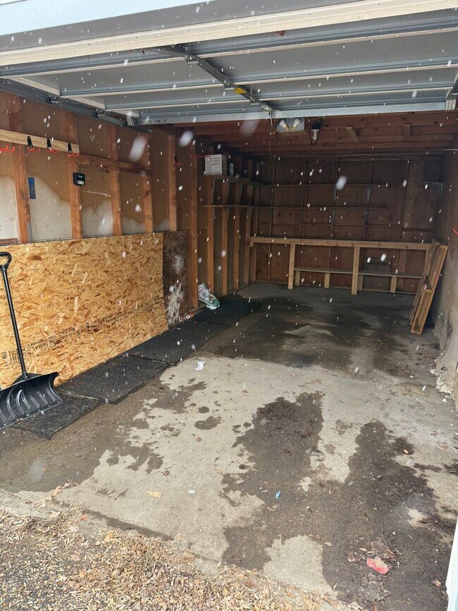 Building Photo - Charming 2-Bedroom, 1-Bath with Garage