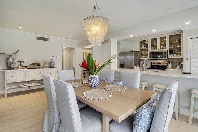 Building Photo - 438 Brackenwood Ln S