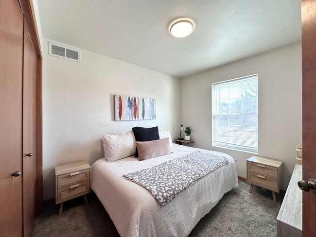 Building Photo - 1170-1172-1172 S Atrium Ct