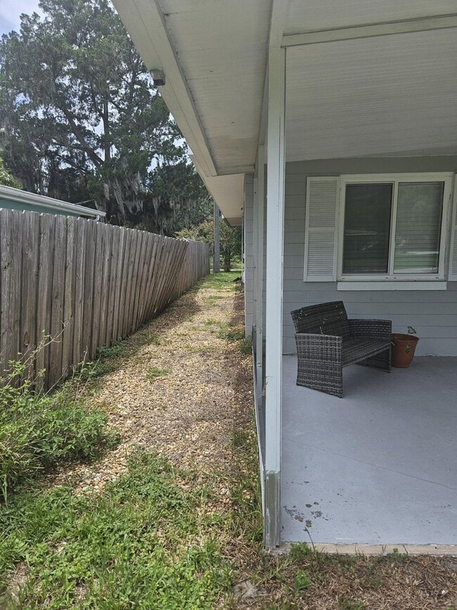 Building Photo - BEAUTIFUL 4 BEDROOM 2 BATH HOME IN THE BEAUTIFUL SOUTH DAYTONA