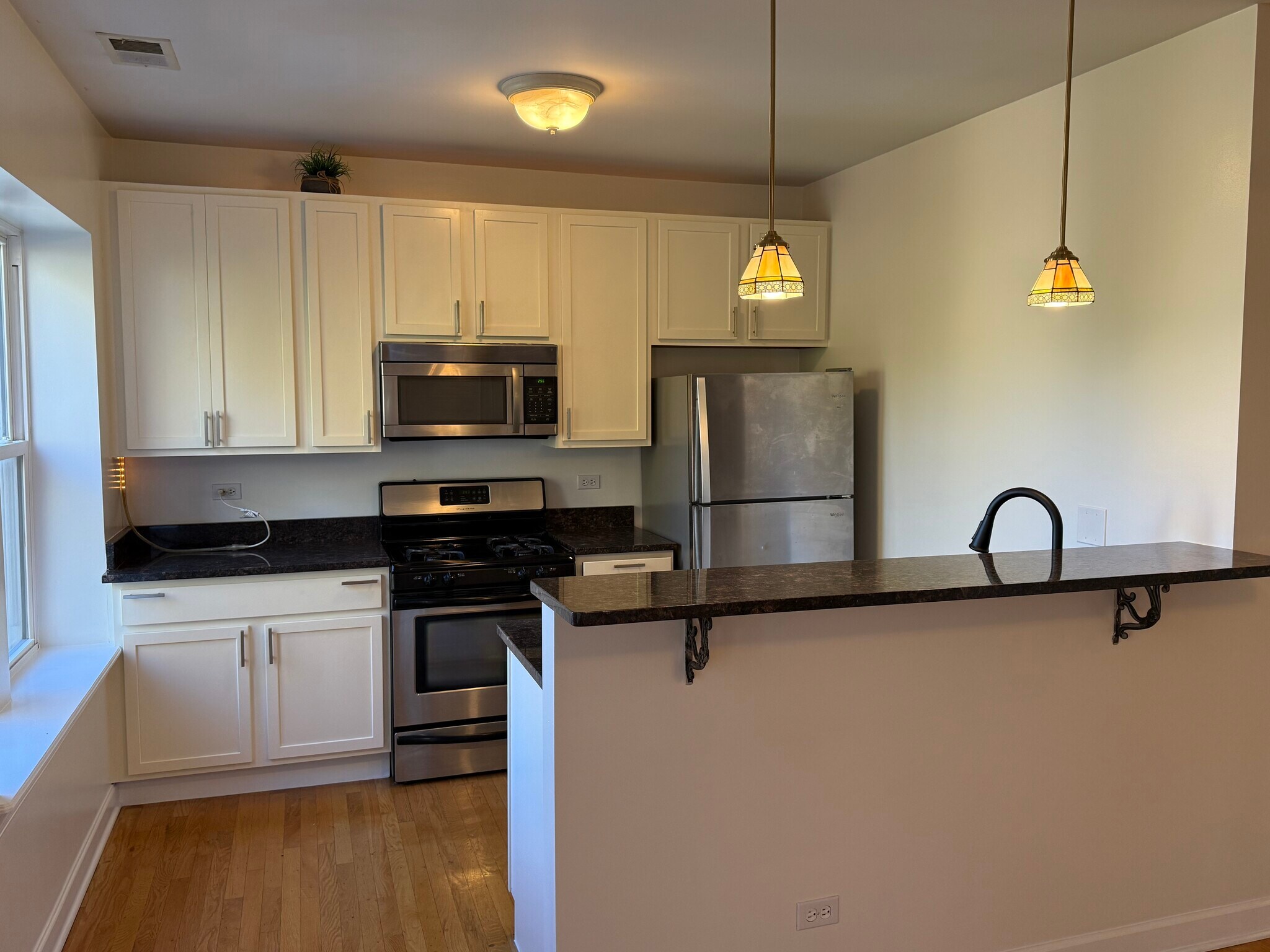 Building Photo - 6204 N Claremont Ave