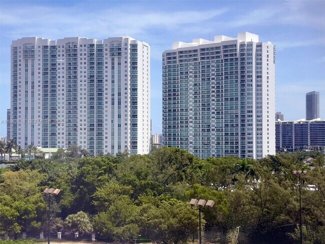 Building Photo - 18151 NE 31st Ct