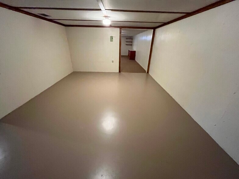 Building Photo - 350 W Mae Rose Ave