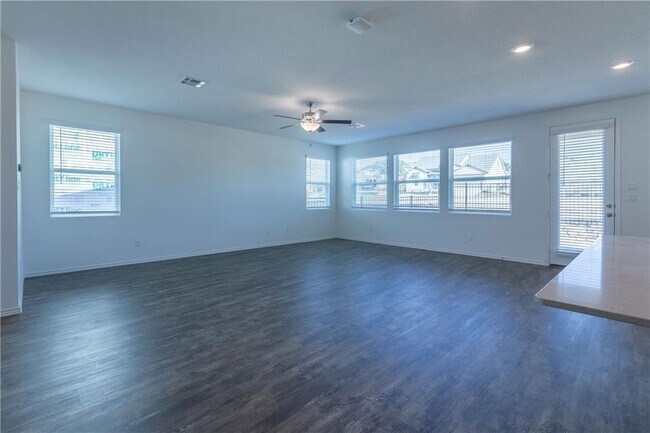 Building Photo - 412 Montauk Loop