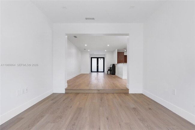 Building Photo - 8951 Byron Ave