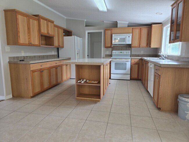 Building Photo - Quiet Country Living! Spacious 4 Bed, 2 Bath in Currituck