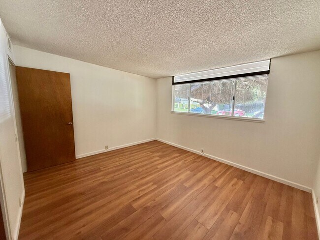 Building Photo - Charming 2-bedroom, 1-bath duplex with a yard