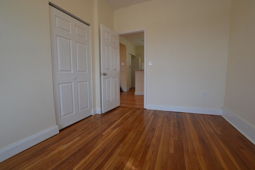 Building Photo - 1880 Commonwealth Ave