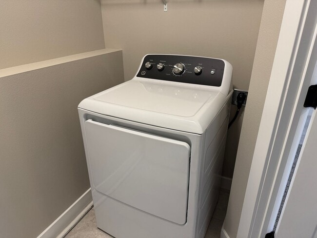 Building Photo - Horace ND - Available Now