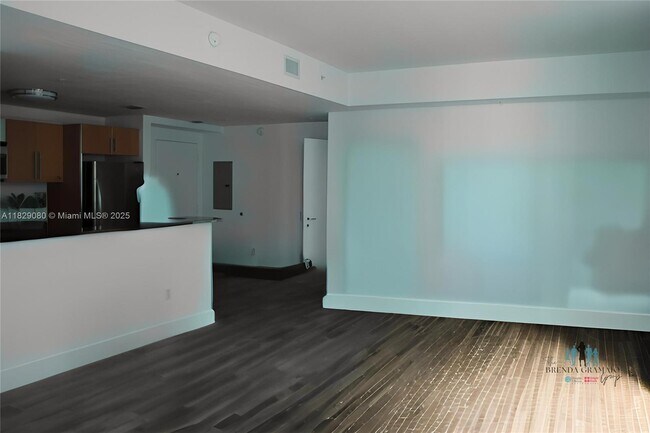 Building Photo - 300 S Biscayne Blvd