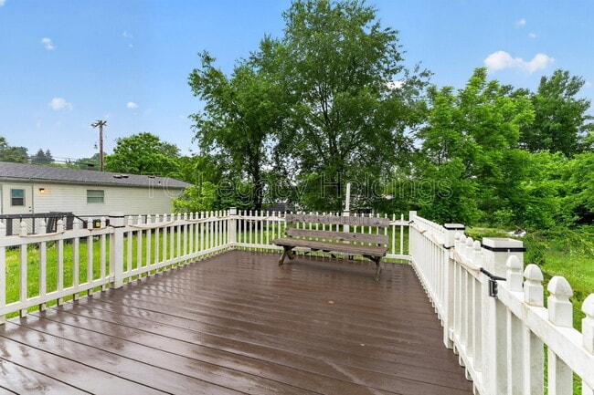 Building Photo - 44 Holbert Ave