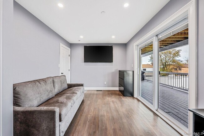 Building Photo - 449 Nassau Ave