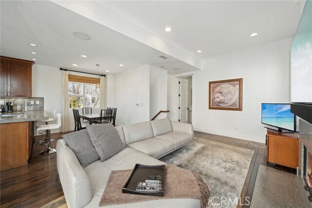 Building Photo - 417 Poinsettia Ave