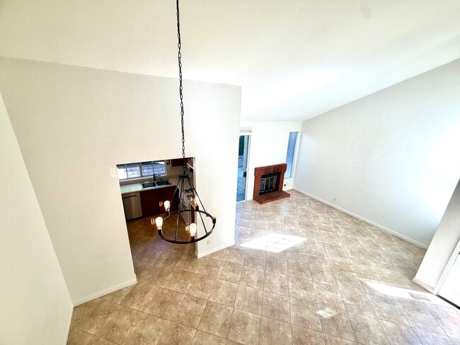 Building Photo - 3 Bedroom spacious home in Irvine (Northwood Glen)