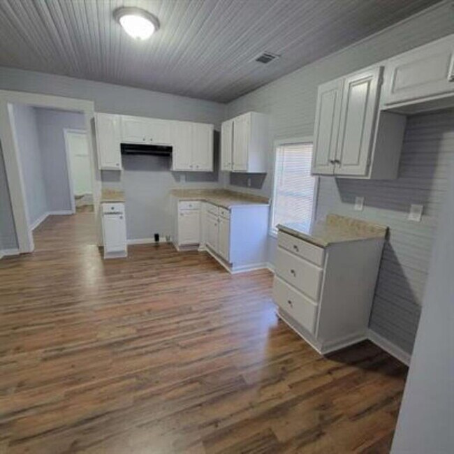 Building Photo - 625 E Wall St