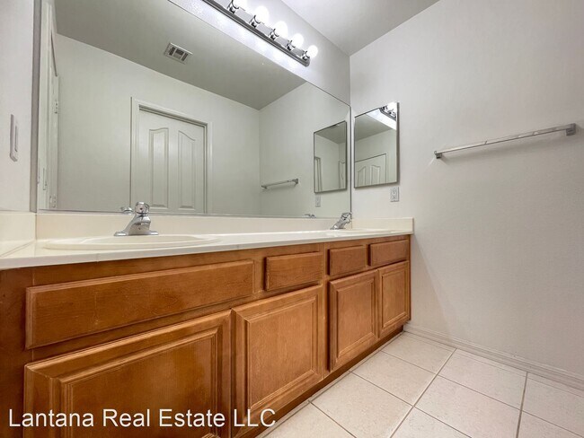 Building Photo - 5 br, 2.5 bath House - 1581 Boundary Peak Way