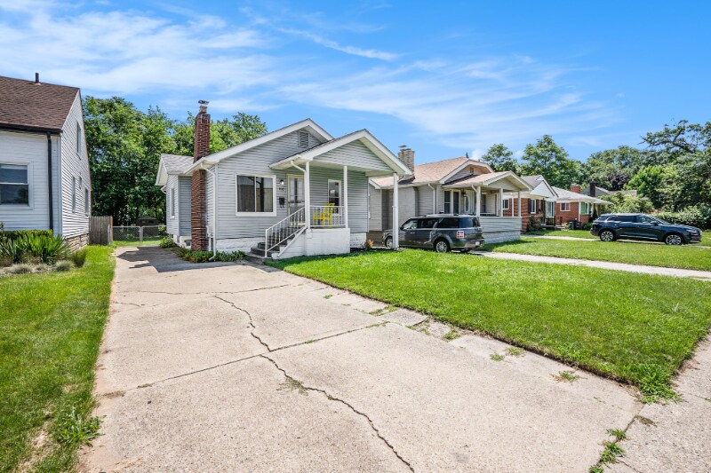 Primary Photo - 838 Pinecrest Dr