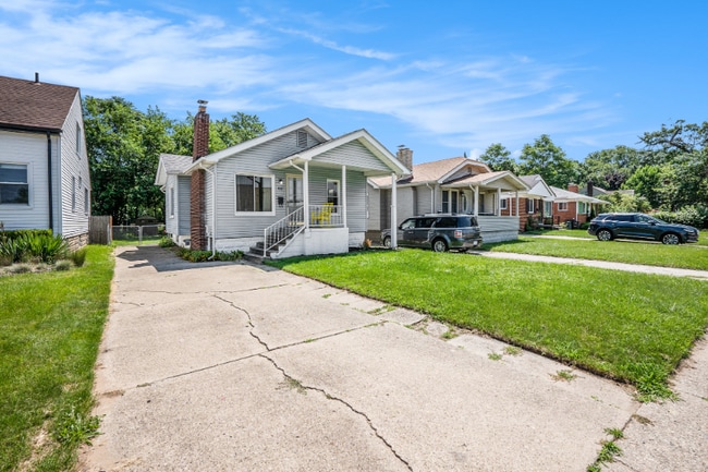 Building Photo - 838 Pinecrest Dr