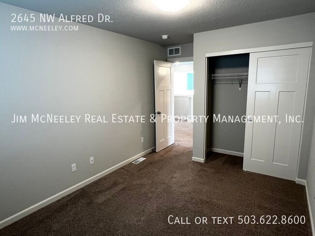 Building Photo - 2645 Alfred Dr