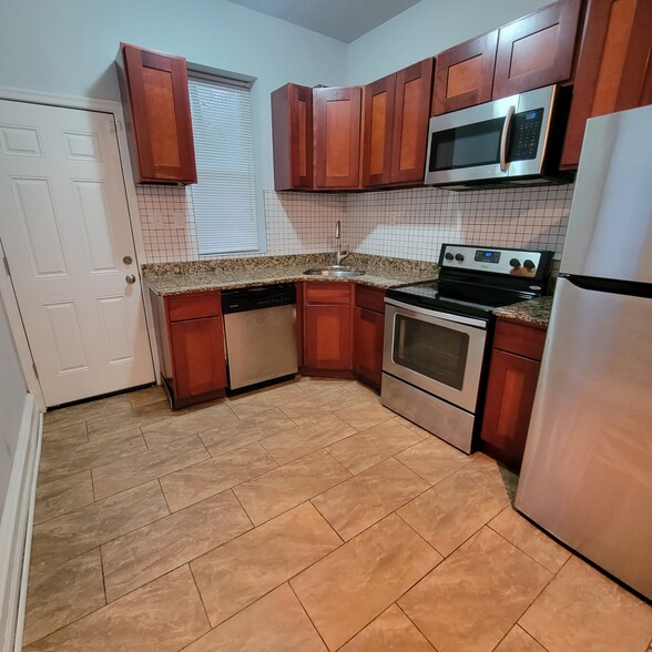 Kitchen - 2825 W HAROLD ST