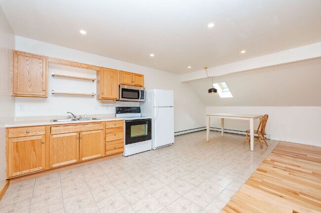 Building Photo - Hilltop Sanctuary Living | Open-Concept 1BR Loft-Style Home | Utilities Included | Barrington, NH