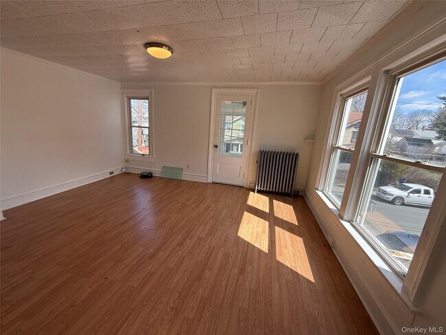 Building Photo - 11 Knapp Ave