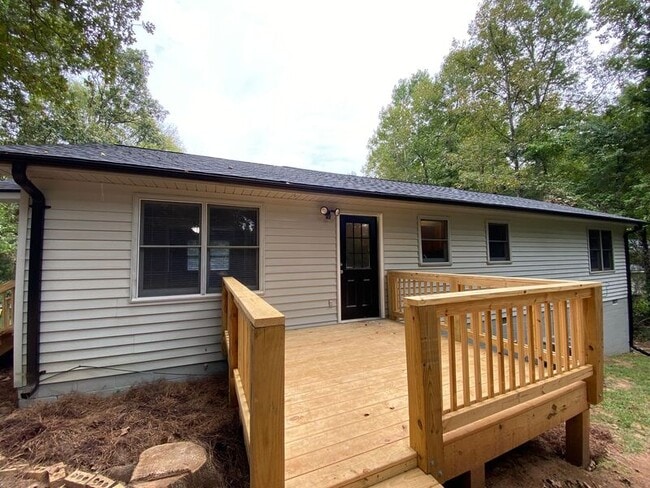 Building Photo - 7045 Hickory Dr