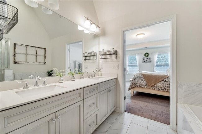 Building Photo - 7940 Willoughby Ct