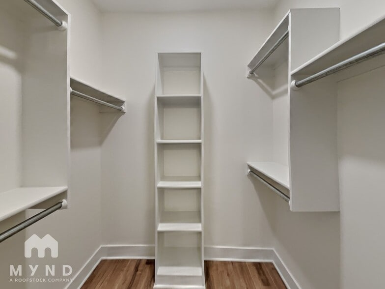 Building Photo - 5812 E Bristol Cir