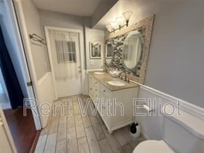 Building Photo - 2633 Bogota Ave