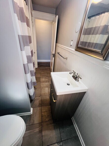 Building Photo - 545 Benton St