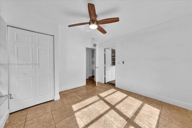 Building Photo - 6221 SW 35th St