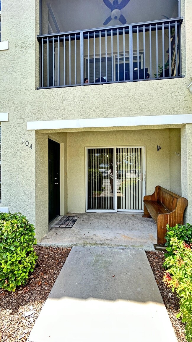 Building Photo - 140 SW Peacock Blvd