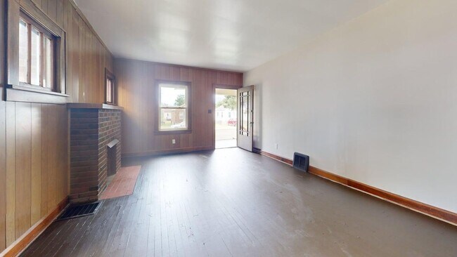 Building Photo - Spacious 3-Bedroom Home in Canton, OH | 1,320 Sq Ft