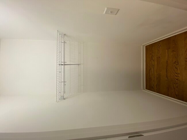 Building Photo - 650 W Arlington Pl