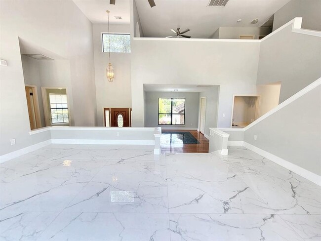 Building Photo - Beautiful and Spacious 4 BR / 3 BA Home fo...