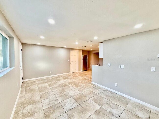 Building Photo - 2406 S 69th St