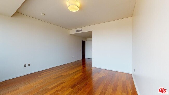 Building Photo - 1155 S Grand Ave