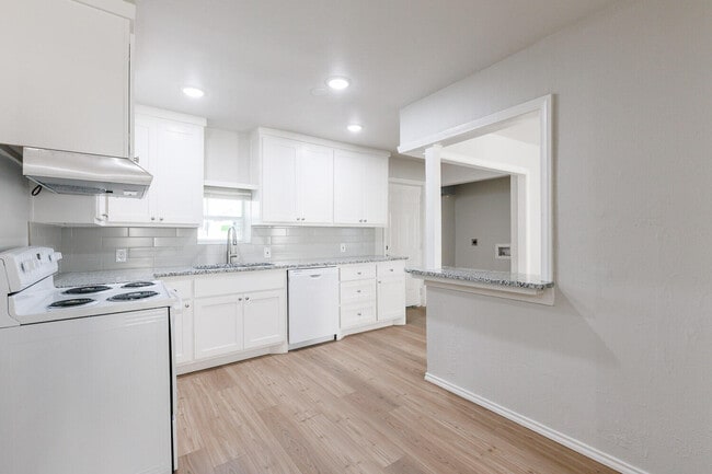 Building Photo - 401 Chestnut St