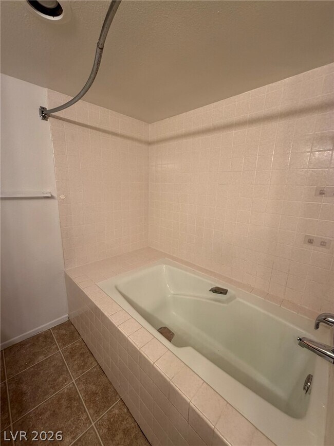 Building Photo - 2119 Pine Breeze Ln