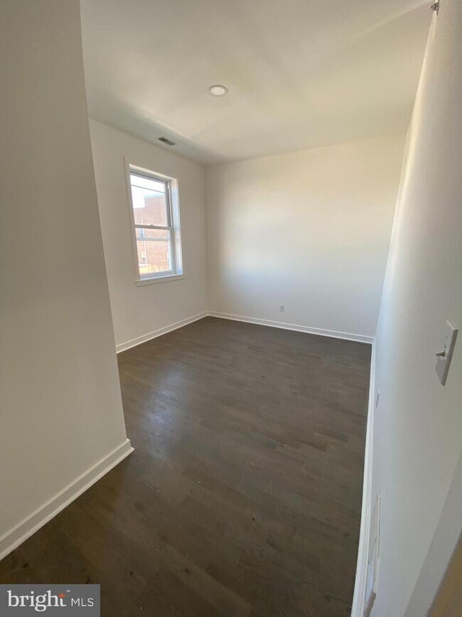 Building Photo - 528 N 34th St