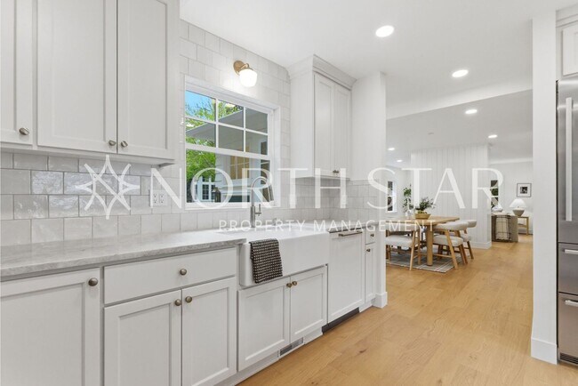 Building Photo - 592 9th St