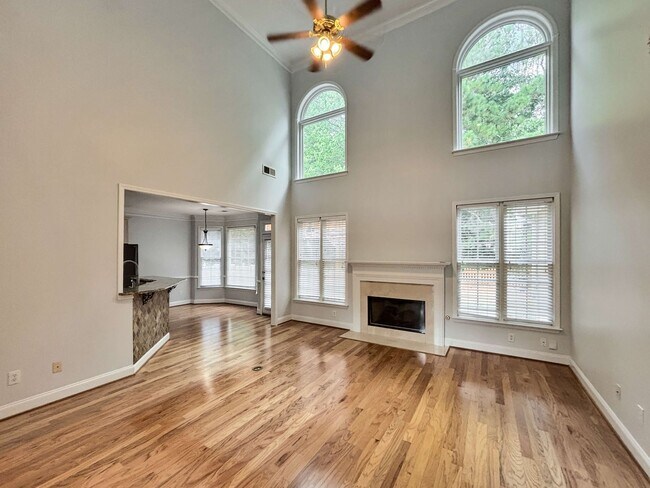 Building Photo - Gorgeous Home in Mableton