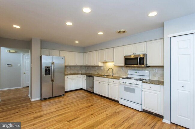 Building Photo - 105 Farrington Ct