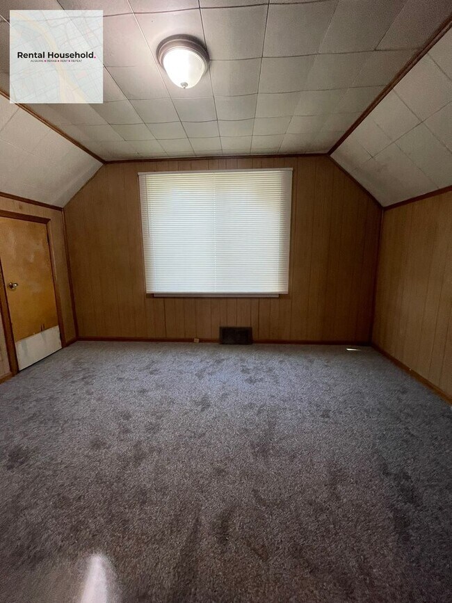 Building Photo - Beautifully Kept~3 BEDROOM 1 BATH BUNGALOW