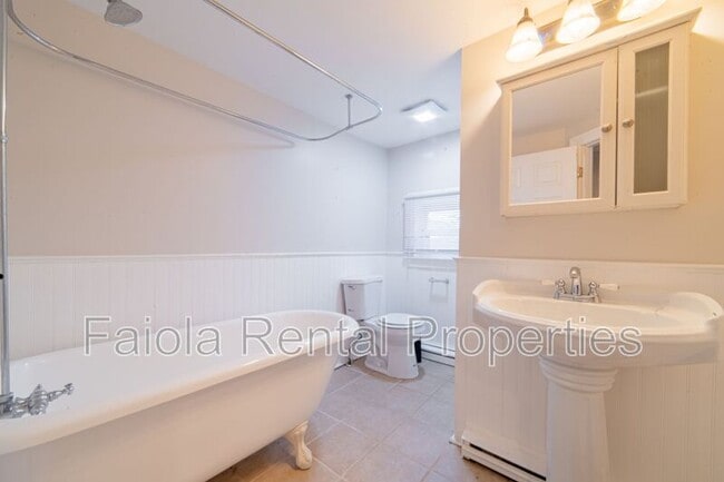 Building Photo - 319 Maurice St