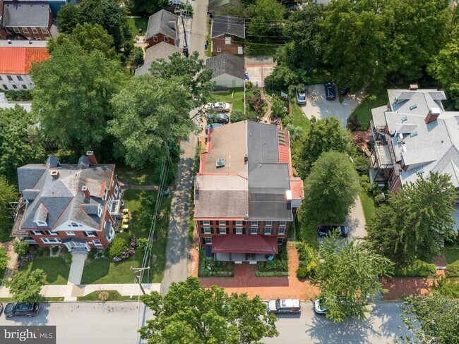 Building Photo - 318 N Matlack St