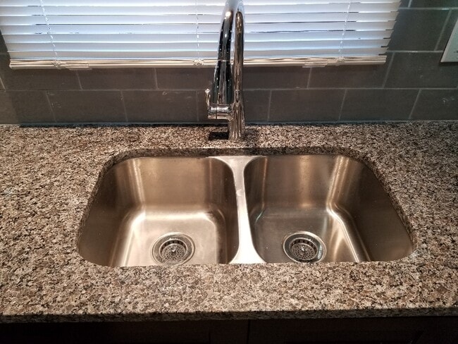 Building Photo - 5712 Ridgemont Ln