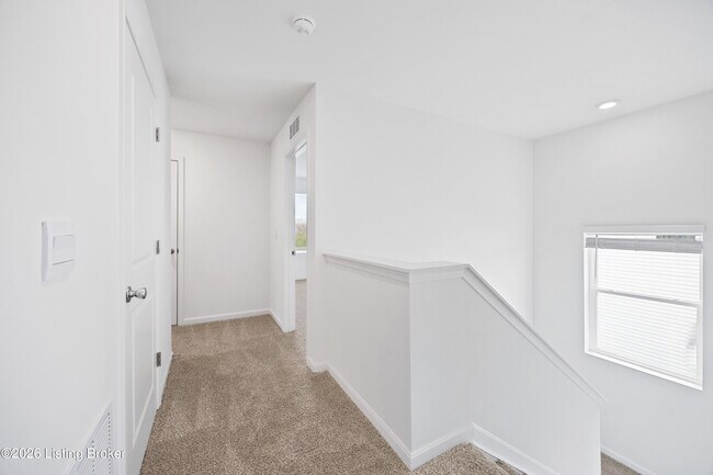 Building Photo - 284 Zelcova Dr
