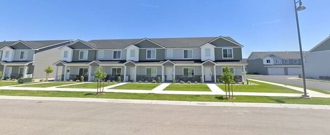 Primary Photo - END UNIT - 3 BED 2.5 BATH LUXURY TOWNHOME ...